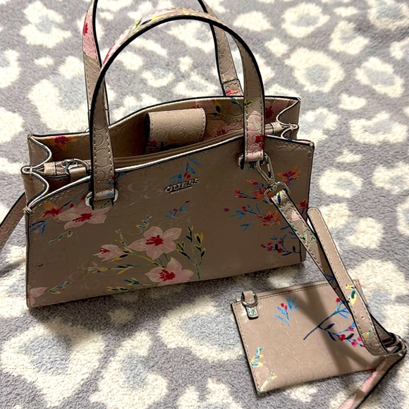 Guess Floral Satchel - Picture 1 of 2